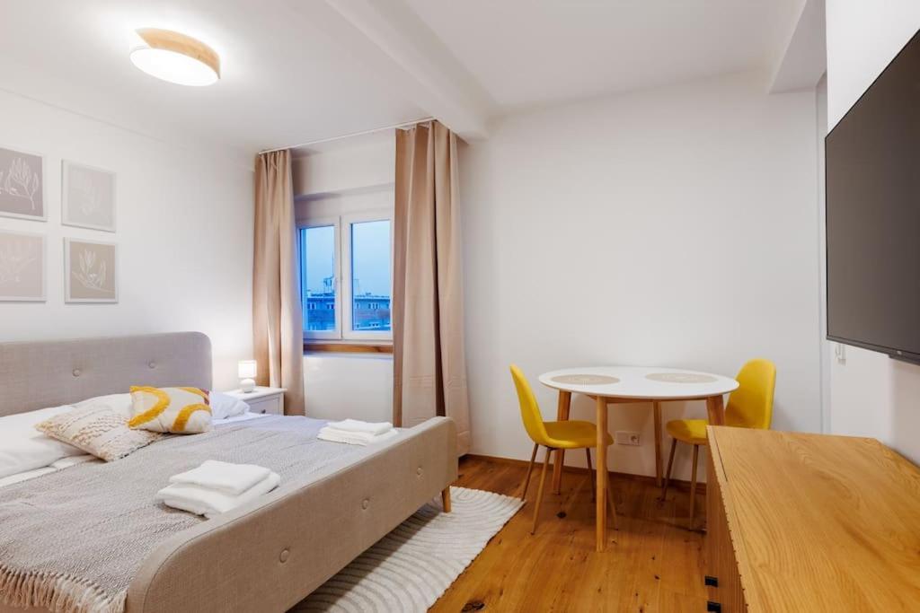 1 Bedroom With Terrace And View Apartment *