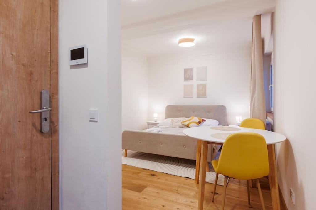 Apartament 1 Bedroom With Terrace And View