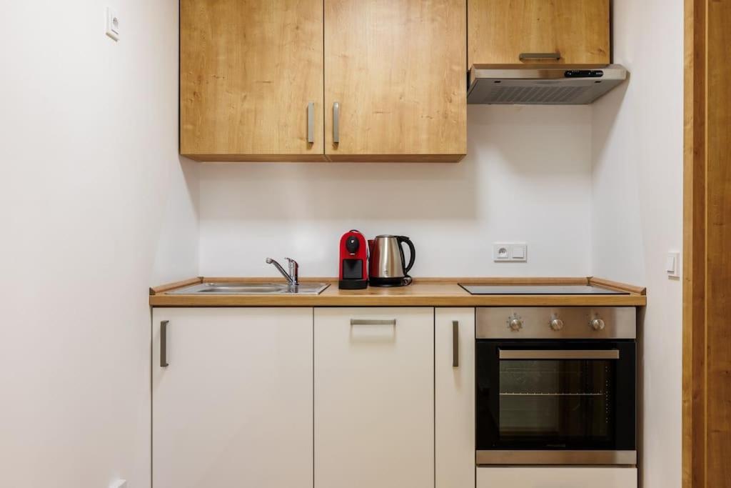 1 Bedroom With Terrace And Free Parking Near Metro